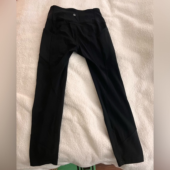 Black lululemon leggings with pockets size 6 - Picture 1 of 2